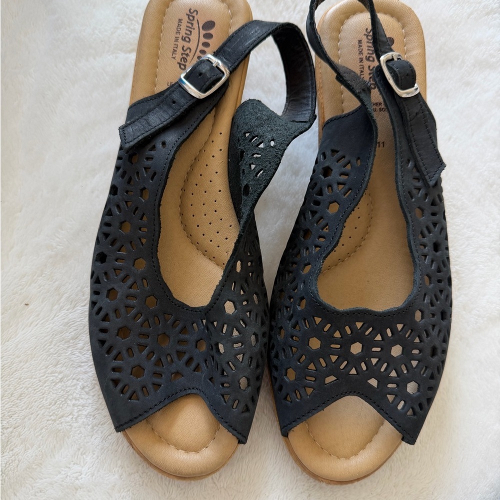 Spring Step Black Cut-Out Wedges - Picture 4 of 7